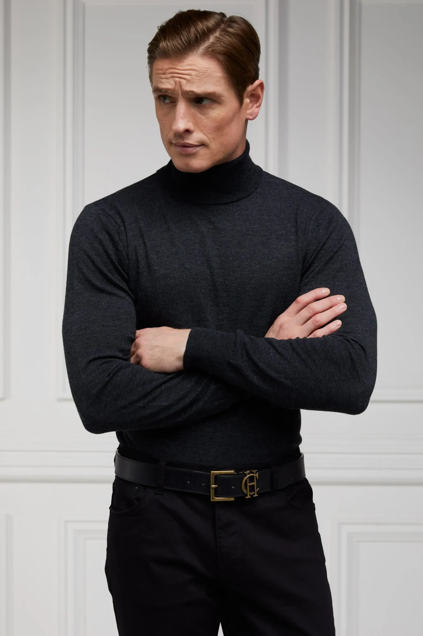 Fine Roll Neck Knit