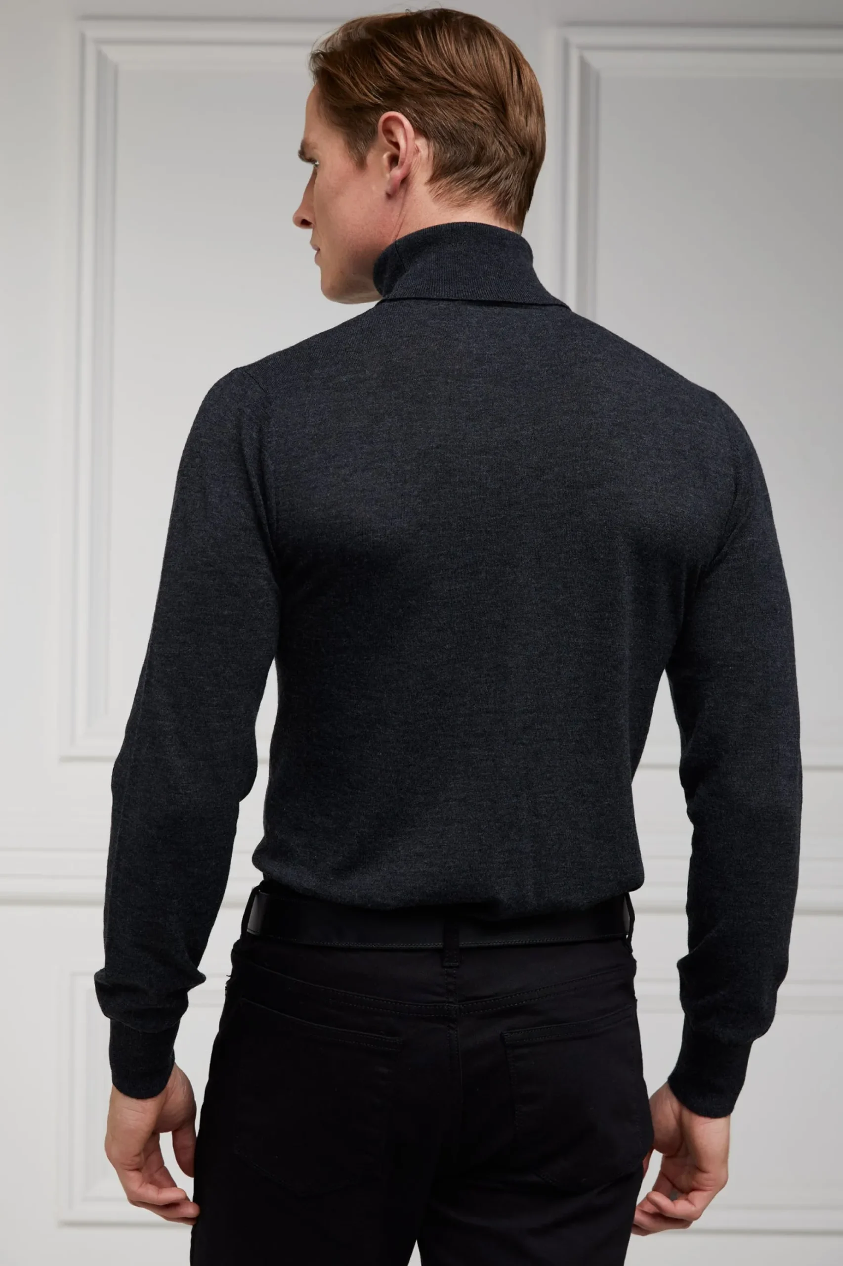 Fine Roll Neck Knit
